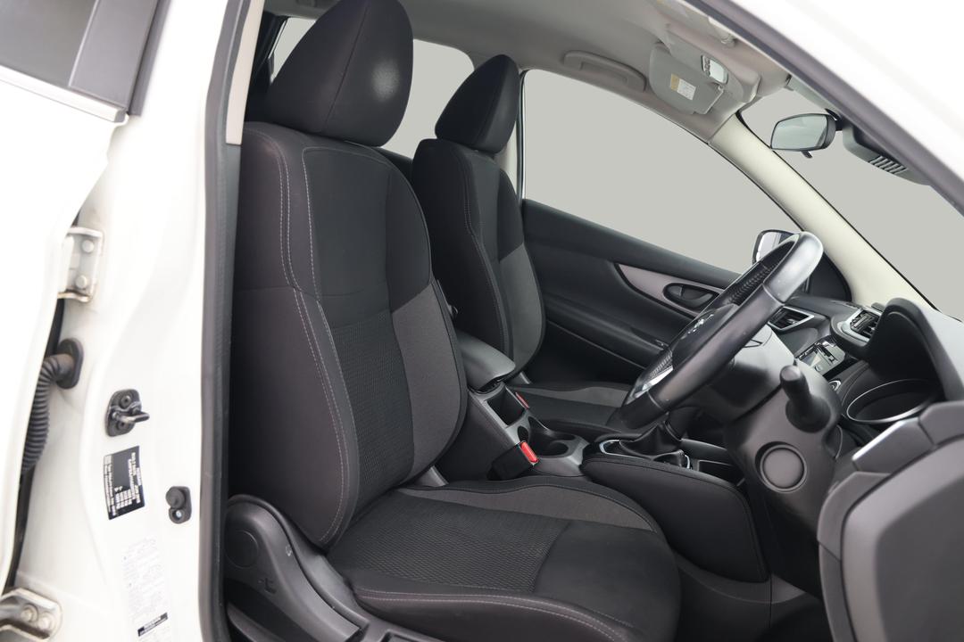 2018 Nissan Qashqai St, Automatic, 105696 km, Right Side Front Door Cabin View