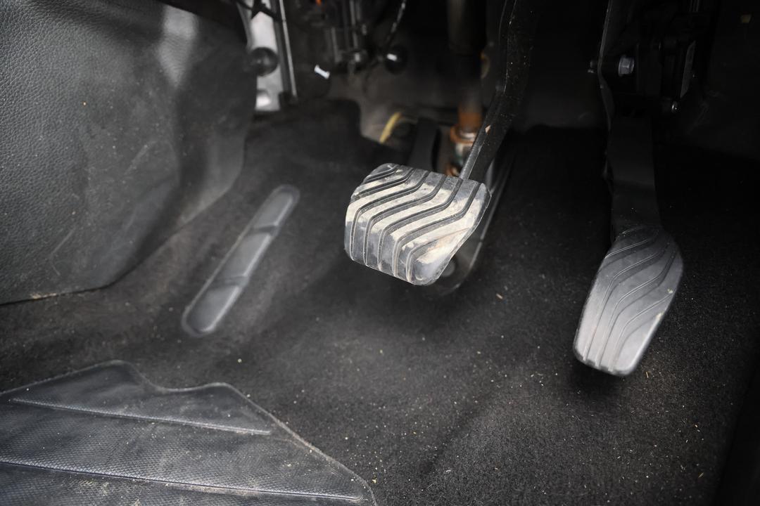 2018 Nissan Qashqai St, Automatic, 105696 km, Pedals and Footmat