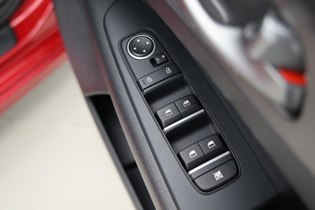 2019 Kia Cerato S, Manual, 114245 km, Drivers Side Door Panel Controls