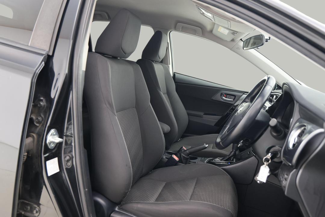 2018 Toyota Corolla Ascent Sport, Automatic, 145211 km, Right Side Front Door Cabin View