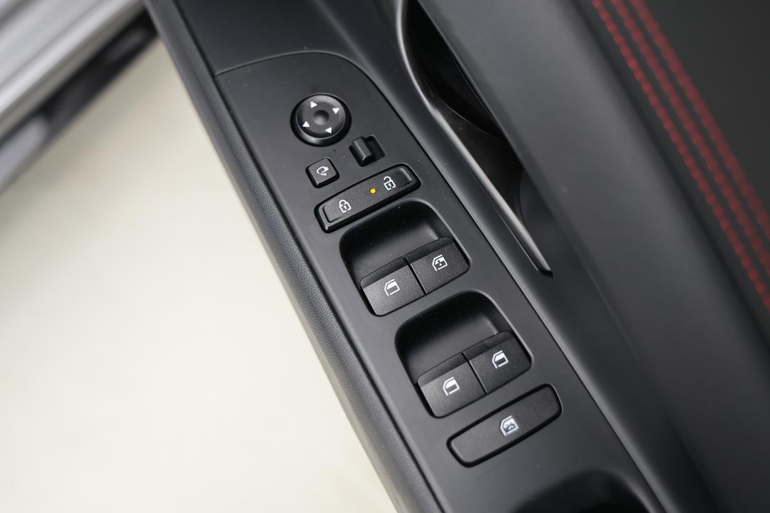 2024 Hyundai i30 N Line, Automatic, 23863 km, Drivers Side Door Panel Controls