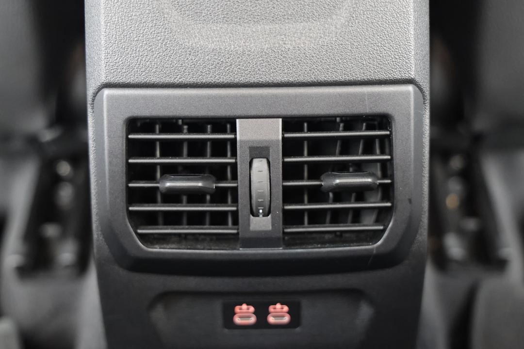 2022 BMW 1 M135i xDrive, Automatic, 49973 km, Rear A/C Vent