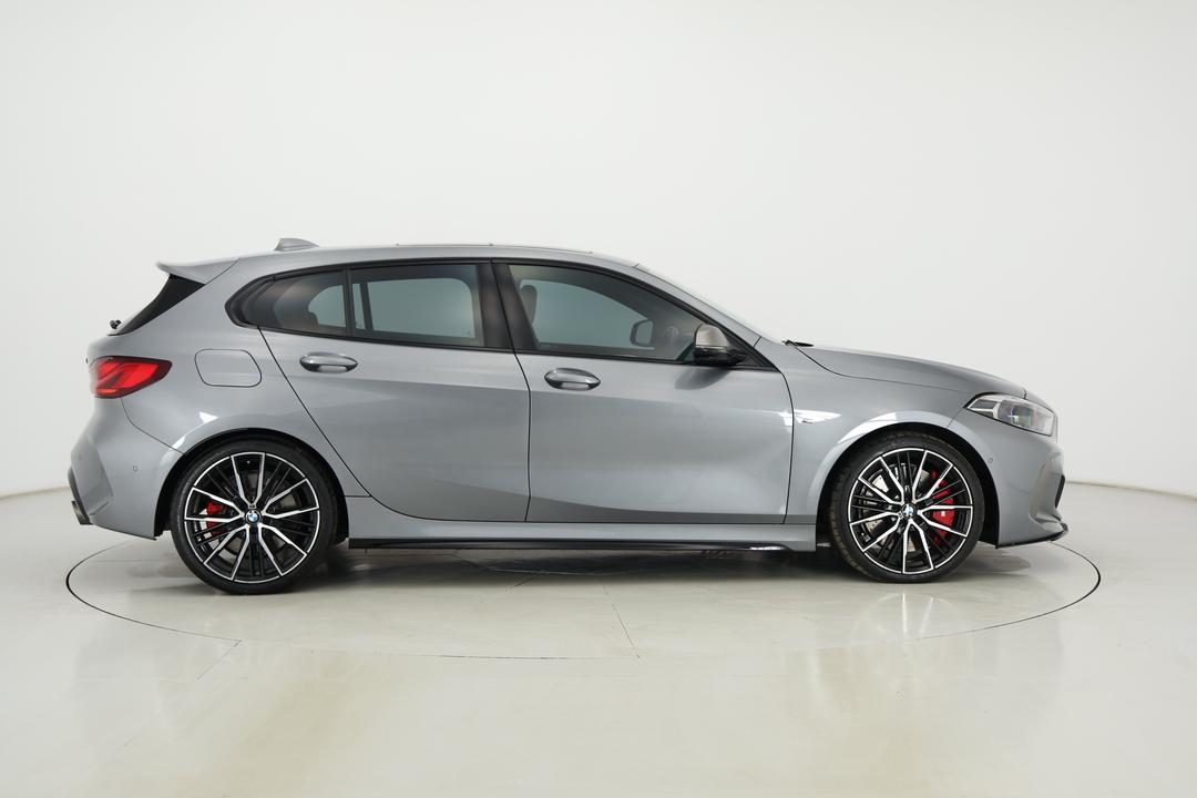 2022 BMW 1 M135i xDrive, Automatic, 49973 km, Right Side View
