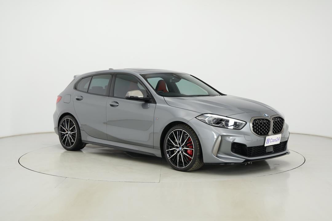2022 BMW 1 M135i xDrive, Automatic, 49973 km, Right Front Diagonal (45- Degree) View