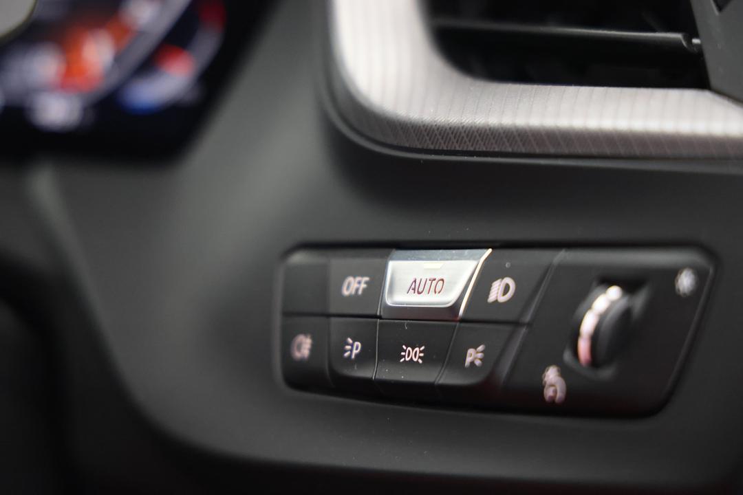 2022 BMW 1 M135i xDrive, Automatic, 49973 km, Utility Switches/Buttons