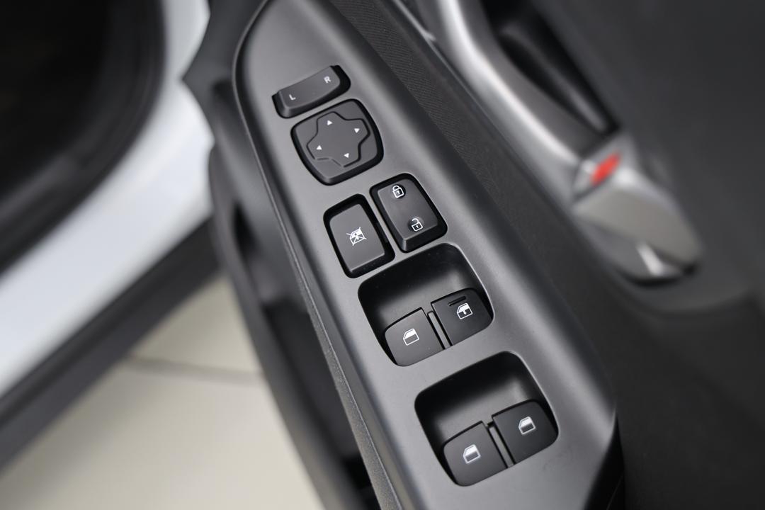 2019 Hyundai Kona Go (FWD), Automatic, 60481 km, Drivers Side Door Panel Controls