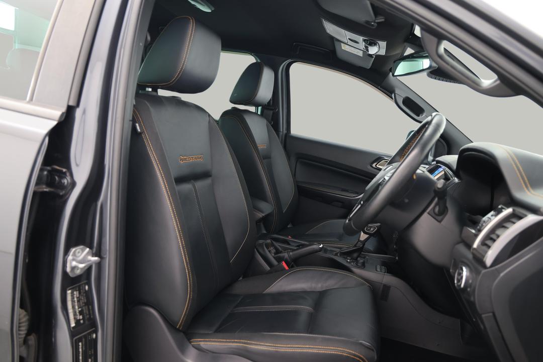 2021 Ford Ranger Wildtrak 2.0 (4x4), Automatic, 96079 km, Right Side Front Door Cabin View