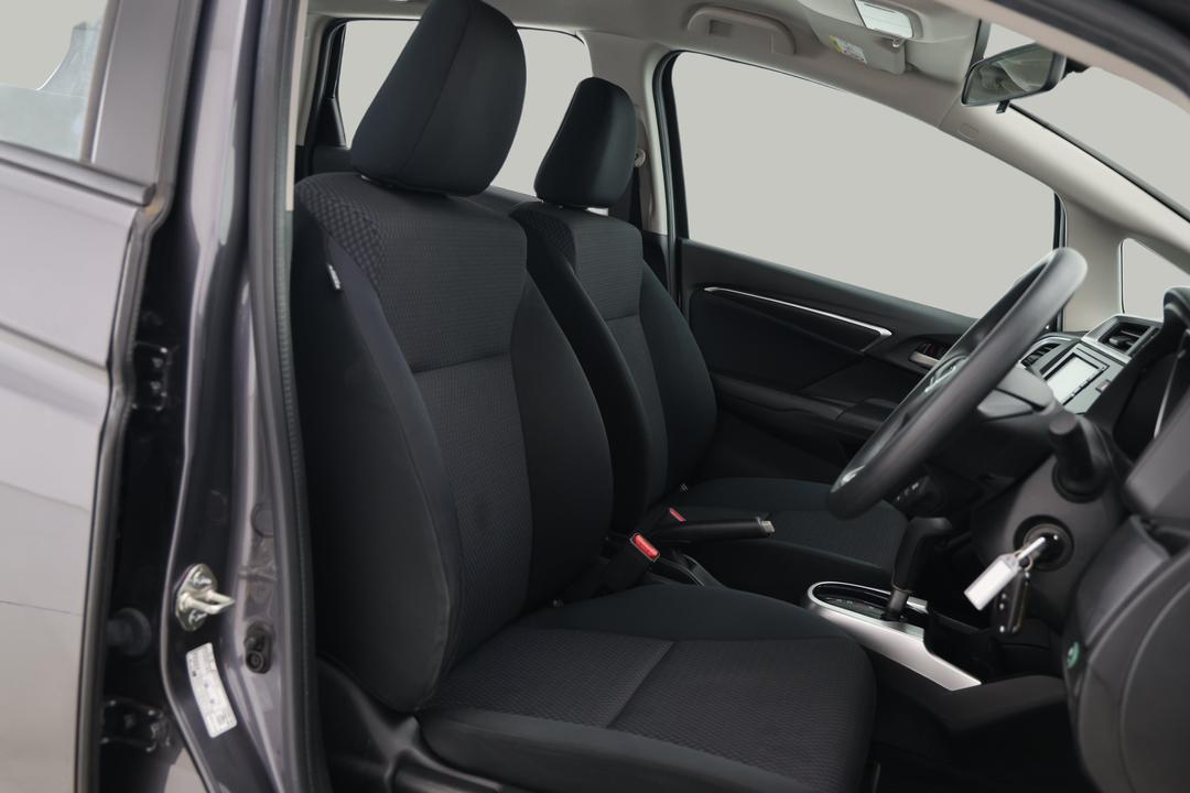 2019 Honda Jazz Vti, Automatic, 70678 km, Right Side Front Door Cabin View