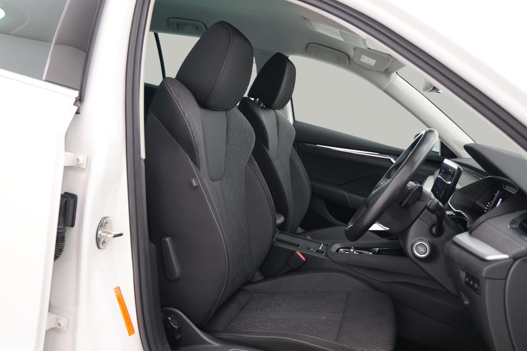 2023 SKODA Octavia Style 110tsi, Automatic, 65554 km, Right Side Front Door Cabin View