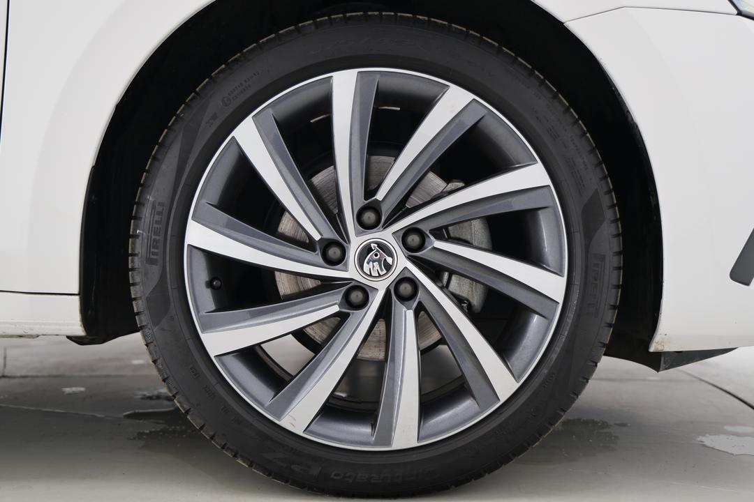 2023 SKODA Octavia Style 110tsi, Automatic, 65554 km, Right Front Wheel