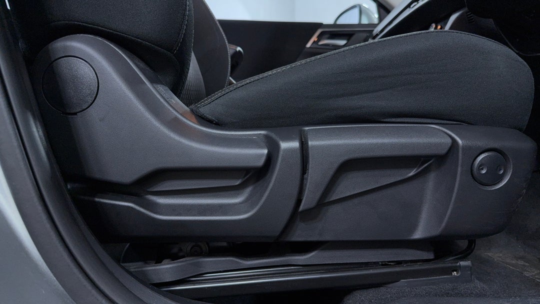 2024 Mitsubishi Outlander Es 5 Seat (2wd), Automatic, 52755 km, Drivers Side Adjustment Panel