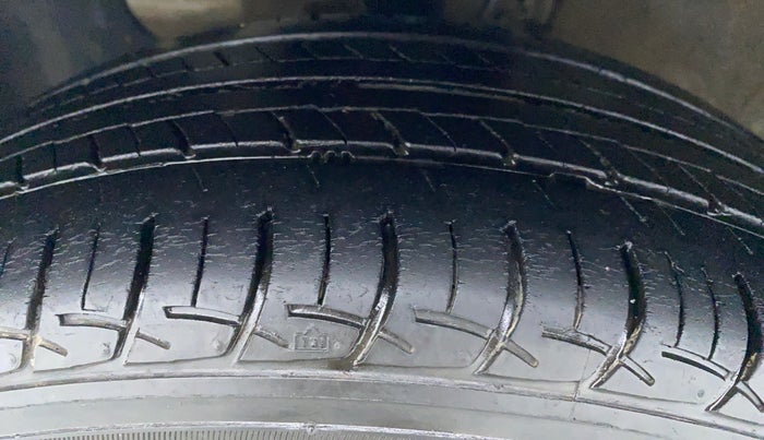 2018 Hyundai Elite i20 ASTA 1.2, Petrol, Manual, 24,189 km, Left Front Tyre Tread