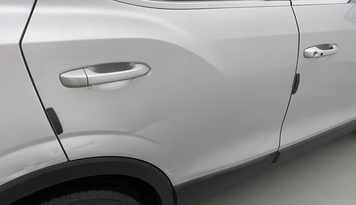 2020 Mahindra XUV 3OO W8 1.2 PETROL, Petrol, Manual, 55,334 km, Right rear door - Minor scratches