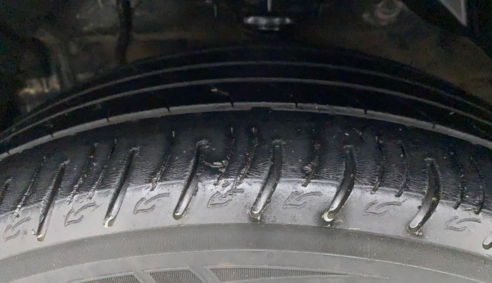 2020 Mahindra XUV 3OO W8 1.2 PETROL, Petrol, Manual, 55,334 km, Left Front Tyre Tread