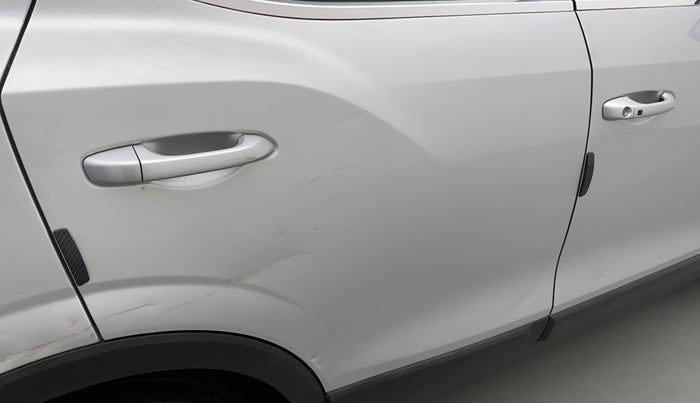 2020 Mahindra XUV 3OO W8 1.2 PETROL, Petrol, Manual, 55,334 km, Right rear door - Slightly dented