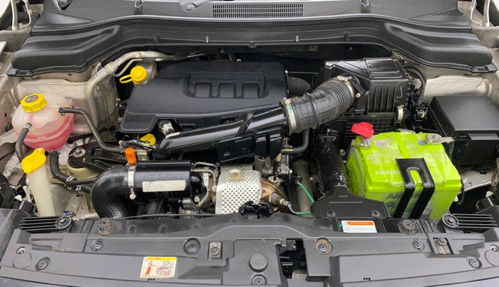 2020 Mahindra XUV 3OO W8 1.2 PETROL, Petrol, Manual, 55,334 km, Open Bonet