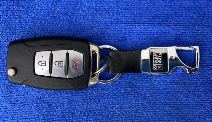 2020 Mahindra XUV 3OO W8 1.2 PETROL, Petrol, Manual, 55,334 km, Key Close Up