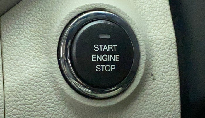 2020 Mahindra XUV 3OO W8 1.2 PETROL, Petrol, Manual, 55,334 km, Keyless Start/ Stop Button
