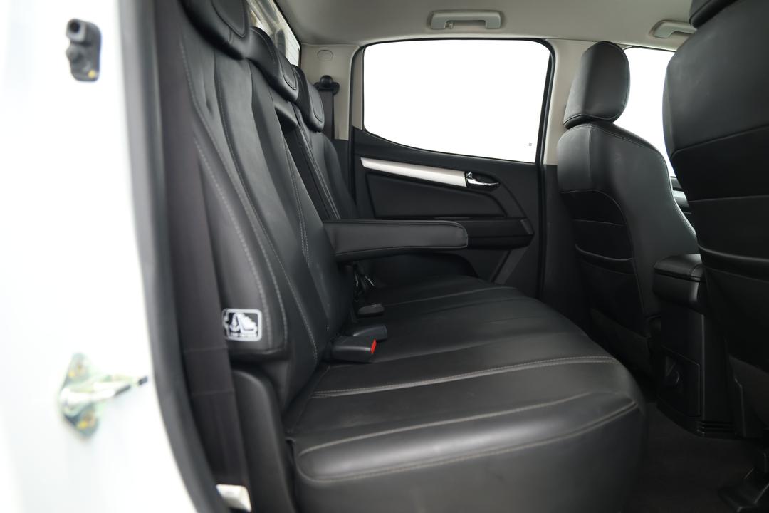 2019 Holden Colorado Ltz (4x4), Automatic, 74639 km, Right Side Rear Door Cabin View