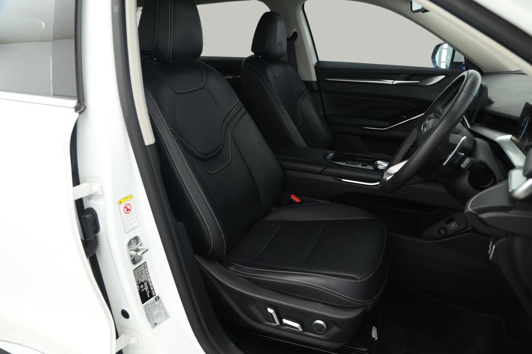 2021 GWM Haval H6 Lux, Automatic, 101912 km, Right Side Front Door Cabin View