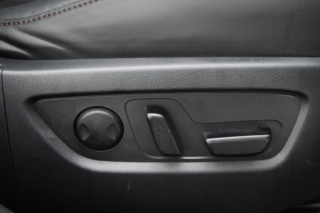 2025 Mazda CX-30 G20 Touring (FWD), Automatic, 6871 km, Drivers Side Adjustment Panel