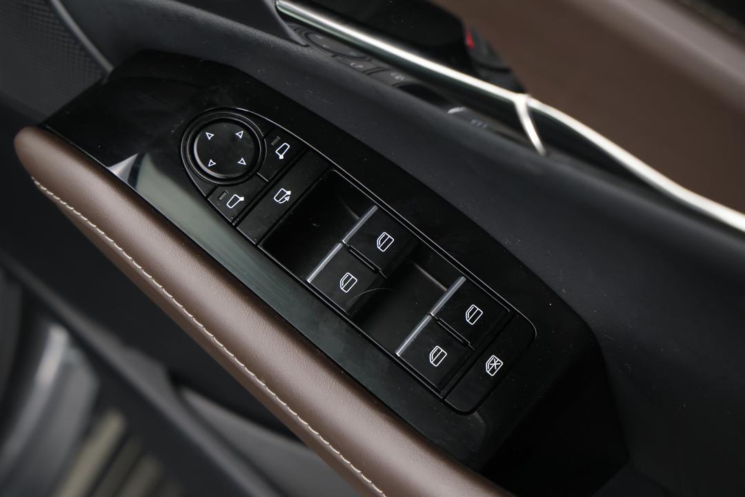 2025 Mazda CX-30 G20 Touring (FWD), Automatic, 6871 km, Drivers Side Door Panel Controls