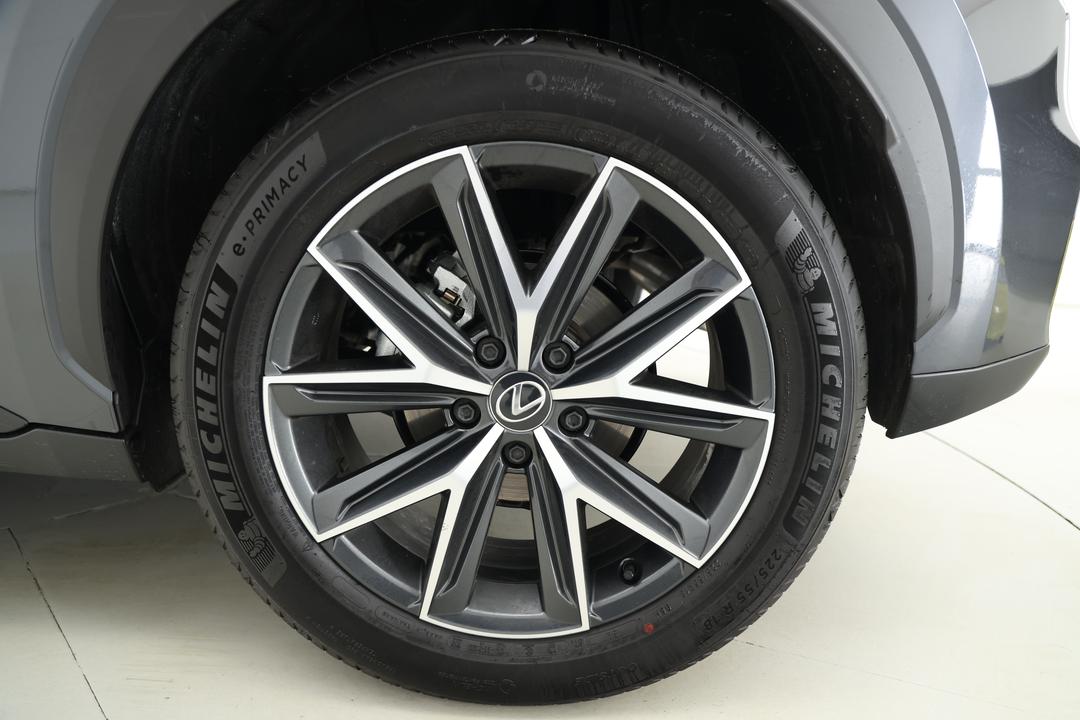 2024 Lexus Lbx Luxury 2WD (hybrid), Automatic, 3873 km, Right Front Wheel
