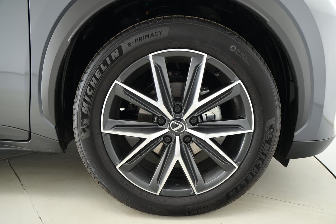 2024 Lexus Lbx Luxury 2WD (hybrid), Automatic, 3873 km, Left Rear Wheel