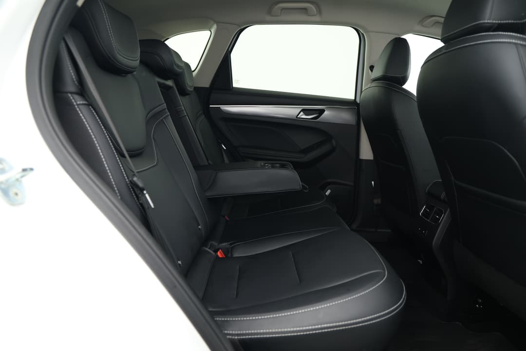 2025 GWM Haval Jolion Lux, Automatic, 22672 km, Right Side Rear Door Cabin View