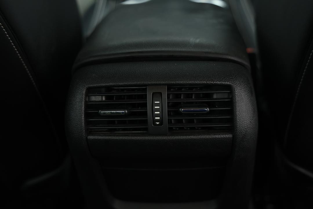 2017 Holden Commodore Sv6, Automatic, 129744 km, Rear A/C Vent