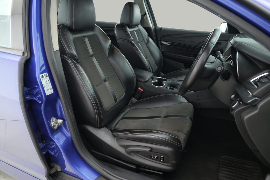 2017 Holden Commodore Sv6, Automatic, 129744 km, Right Side Front Door Cabin View