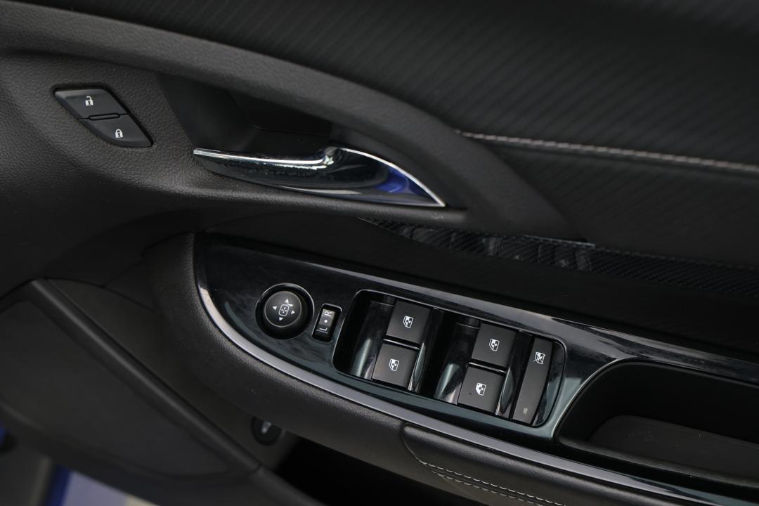 2017 Holden Commodore Sv6, Automatic, 129744 km, Drivers Side Door Panel Controls