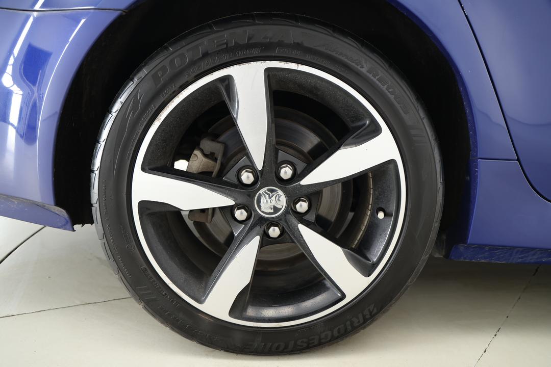 2017 Holden Commodore Sv6, Automatic, 129744 km, Right Rear Wheel