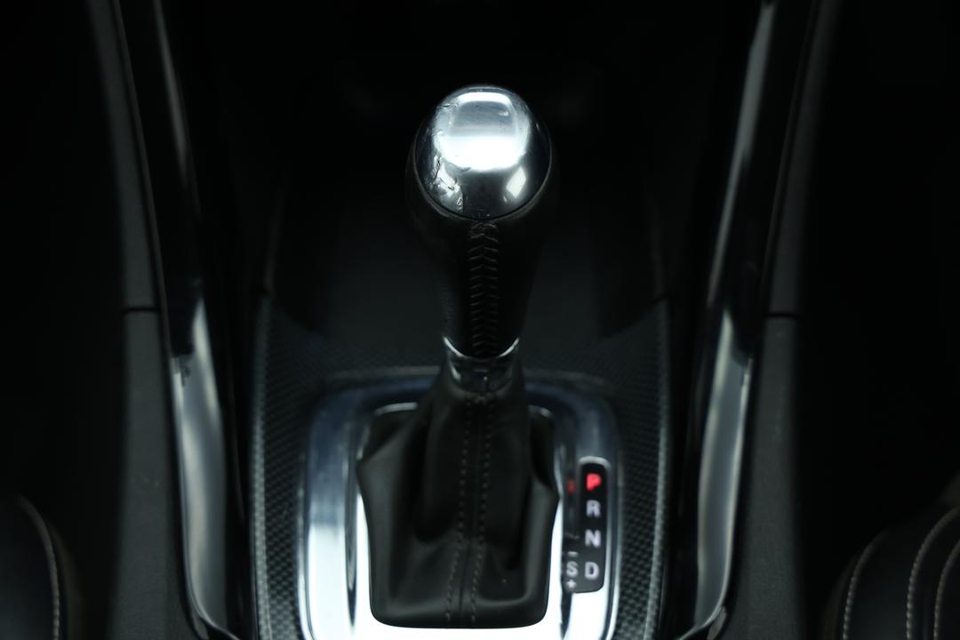 2017 Holden Commodore Sv6, Automatic, 129744 km, Gear Lever 