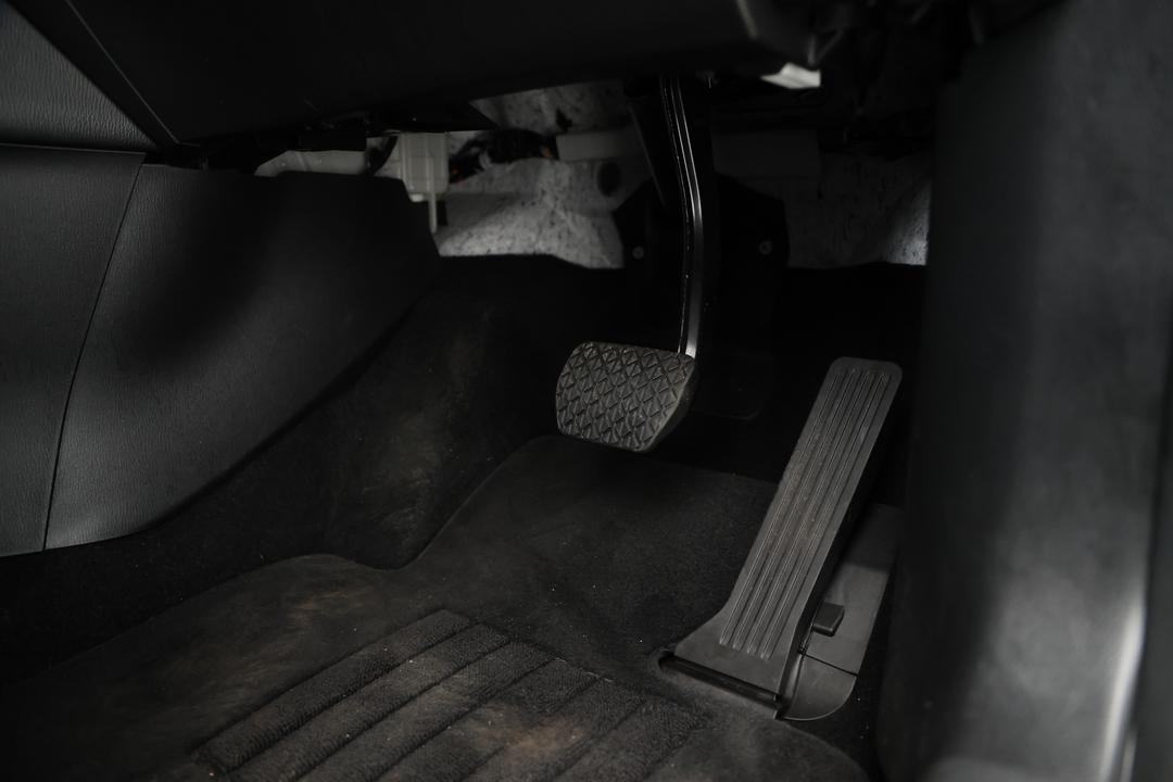 2025 Mazda CX-5 G25 Maxx Sport (FWD), Automatic, 9316 km, Pedals and Footmat