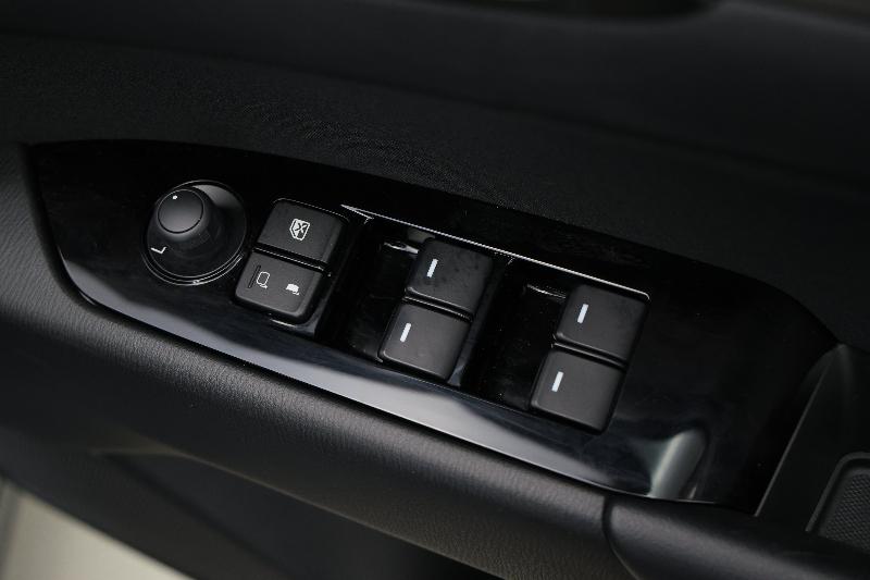 2025 Mazda CX-5 G25 Maxx Sport (FWD), Automatic, 9316 km, Drivers Side Door Panel Controls