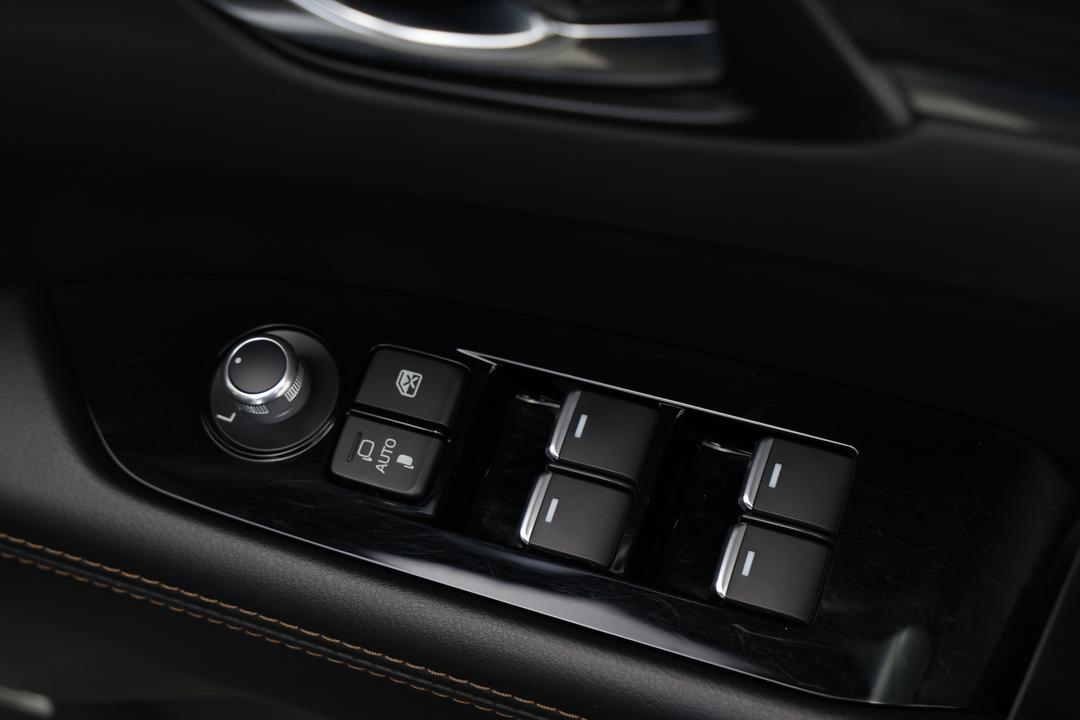 2018 Mazda CX-5 Akera (4x4), Automatic, 62524 km, Drivers Side Door Panel Controls