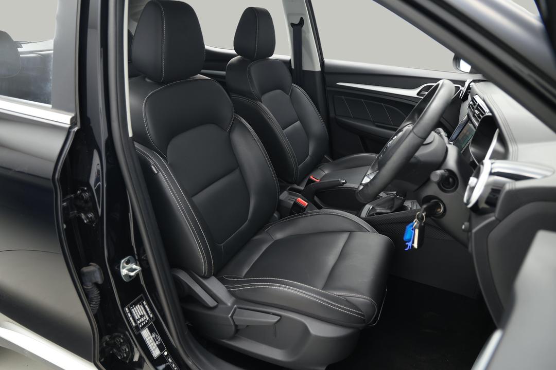 2023 MG ZS Excite, Automatic, 65690 km, Right Side Front Door Cabin View