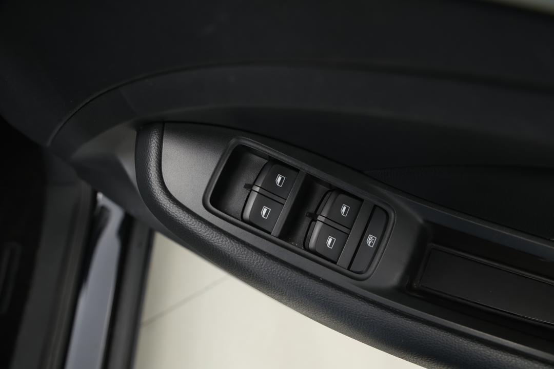 2023 MG ZS Excite, Automatic, 65690 km, Drivers Side Door Panel Controls