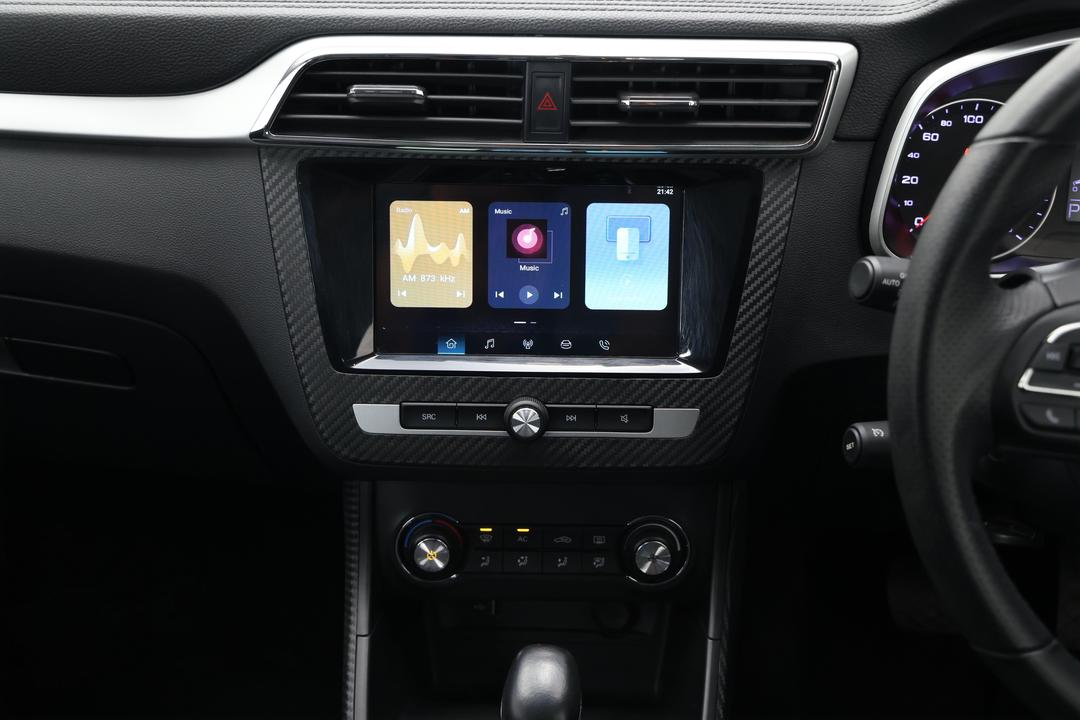 2023 MG ZS Excite, Automatic, 65690 km, Center Console