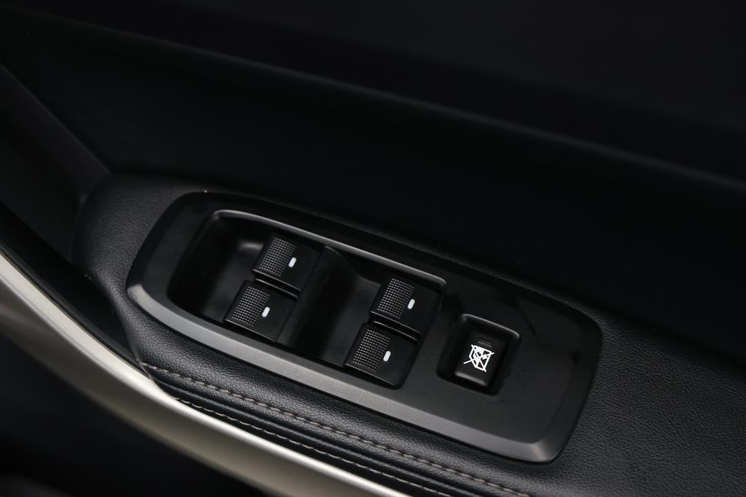 2019 Ford Everest Trend (RWD 7 Seat), Automatic, 101168 km, Drivers Side Door Panel Controls
