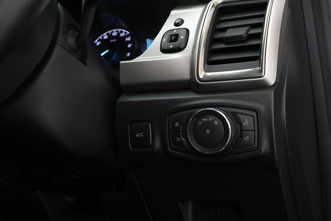 2019 Ford Everest Trend (RWD 7 Seat), Automatic, 101168 km, Utility Switches/Buttons