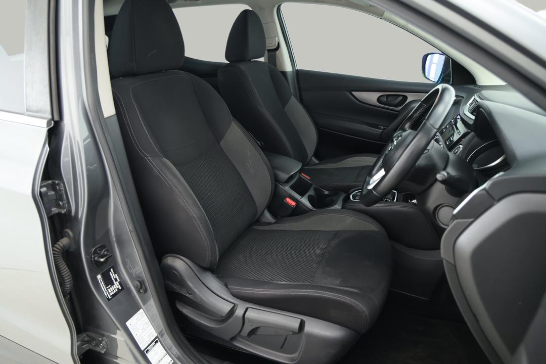 2019 Nissan Qashqai St, Automatic, 54242 km, Right Side Front Door Cabin View