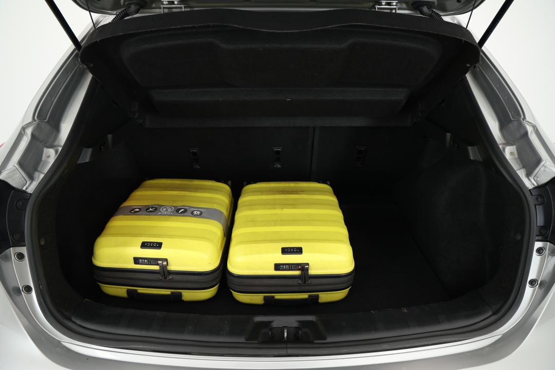 2018 Nissan Qashqai St-l, Automatic, 72900 km, Boot Inside View with Luggage