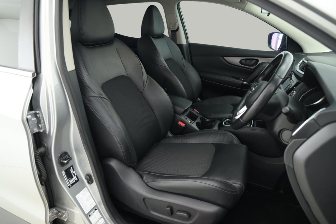 2018 Nissan Qashqai St-l, Automatic, 72900 km, Right Side Front Door Cabin View