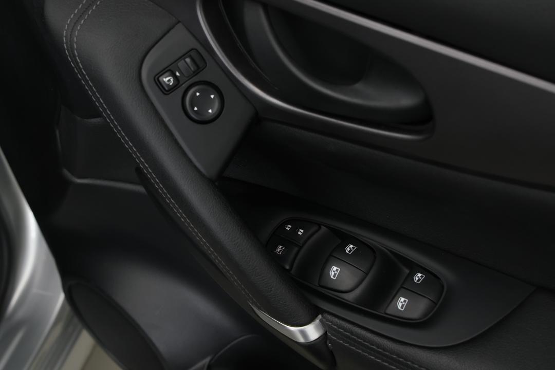 2018 Nissan Qashqai St-l, Automatic, 72900 km, Drivers Side Door Panel Controls