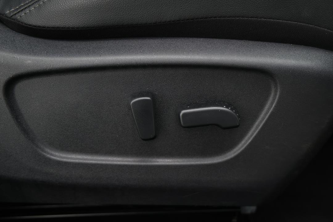 2018 Nissan Qashqai St-l, Automatic, 72900 km, Drivers Side Adjustment Panel