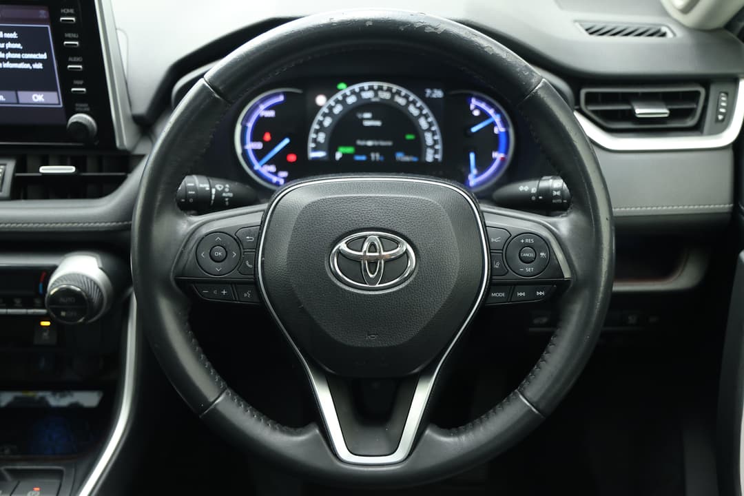 2019 Toyota RAV4 Cruiser (AWD) Hybrid, Automatic, 112061 km, Steering Wheel Close-up