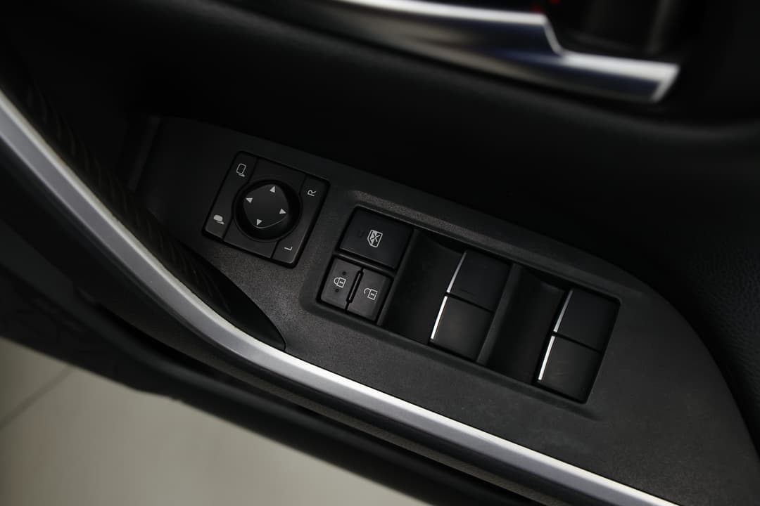 2019 Toyota RAV4 Cruiser (AWD) Hybrid, Automatic, 112061 km, Drivers Side Door Panel Controls