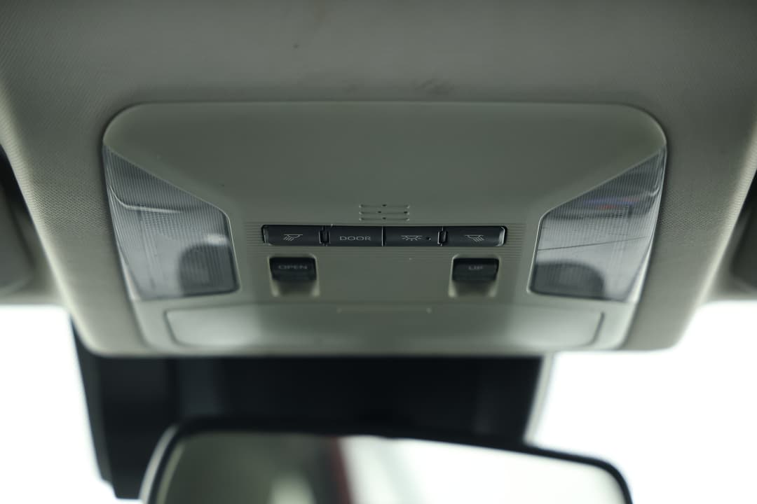 2019 Toyota RAV4 Cruiser (AWD) Hybrid, Automatic, 112061 km, On-Roof Controls/Sunglass holder